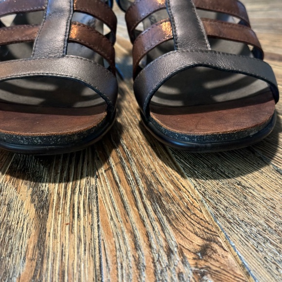 SAS size 9 N metallic leather strappy sandals low heel bronze brown Allegro - Picture 8 of 13